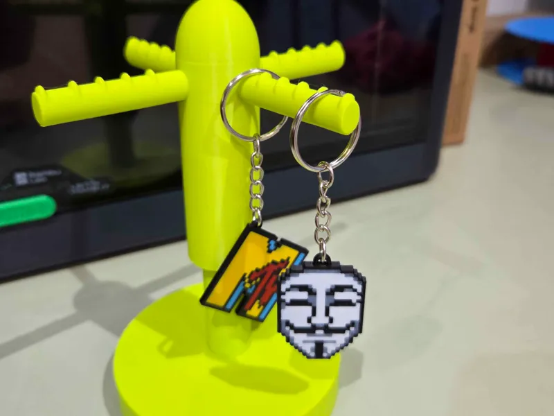 Rotating Keychain Display