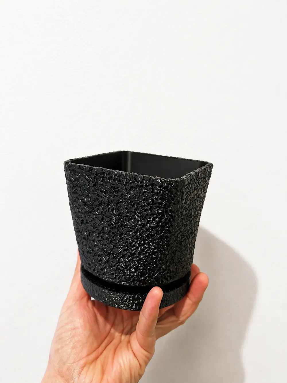 Textured Modern Planter with Drip Tray - Free 3D Print Model - MakerWorld