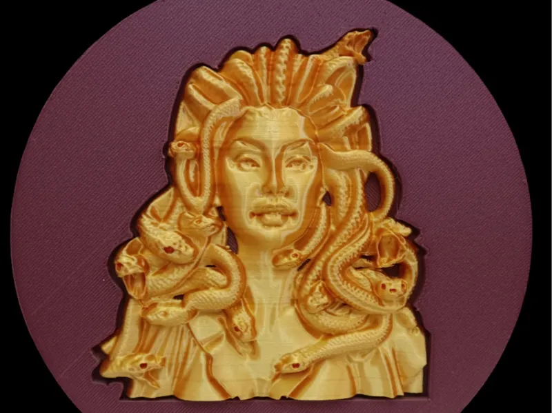 ELEGANTE MEDUSA INCASTONATA 