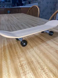 Grand skateboard pour les mains (v2) — photo 3