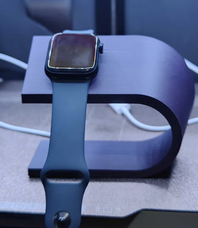 Apple Watch Stand - Cable Friendly