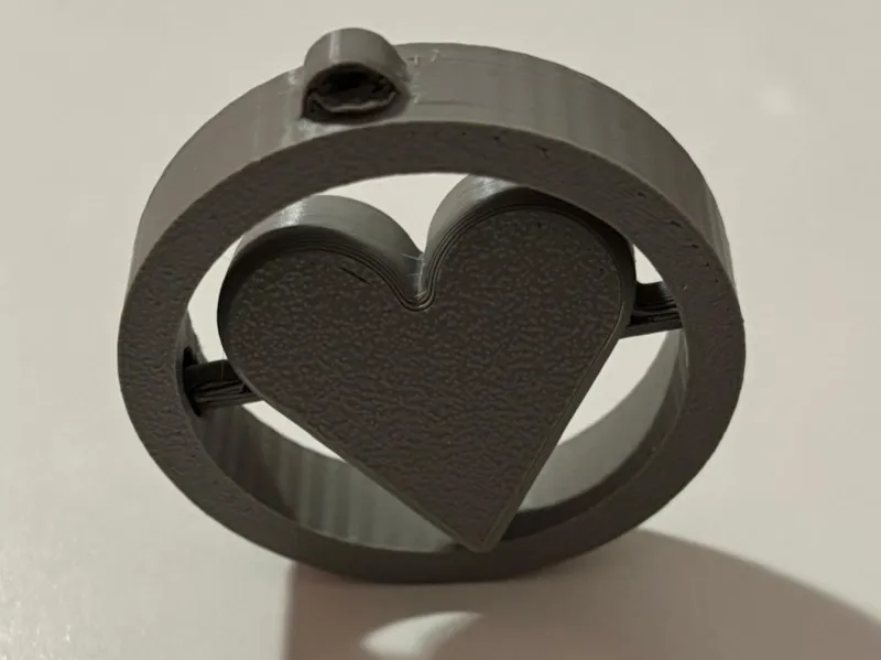 Spinning heart (fidget-keychain for bags)