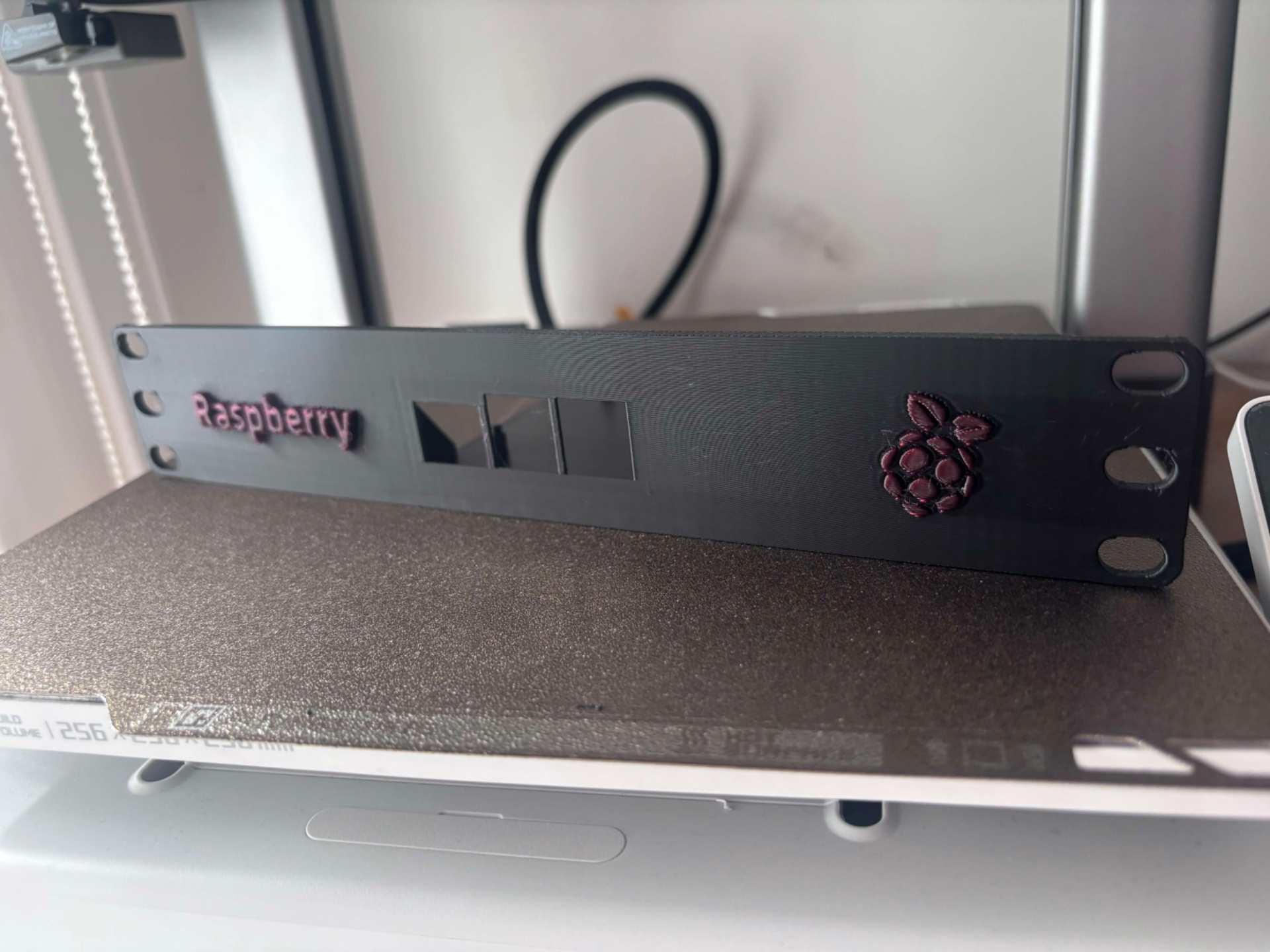 Miniatura 1 do modelo 3D Raspberry Pi 1U 10" Rack Mount (With Standoffs)