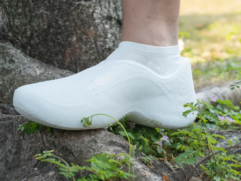 Bubbleberry - a 3D printed round-toe casual shoe