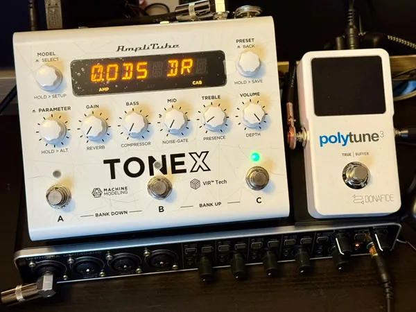 Support pour pédale de guitare Tonex