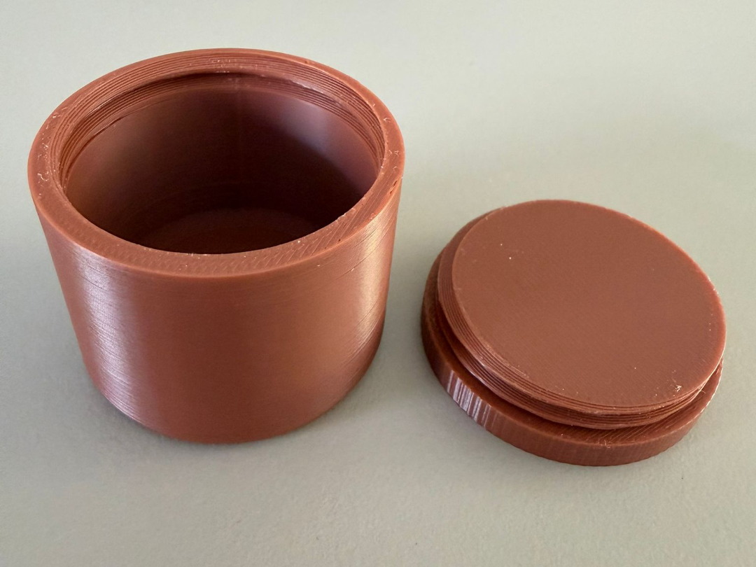 Magnetic stackable containers