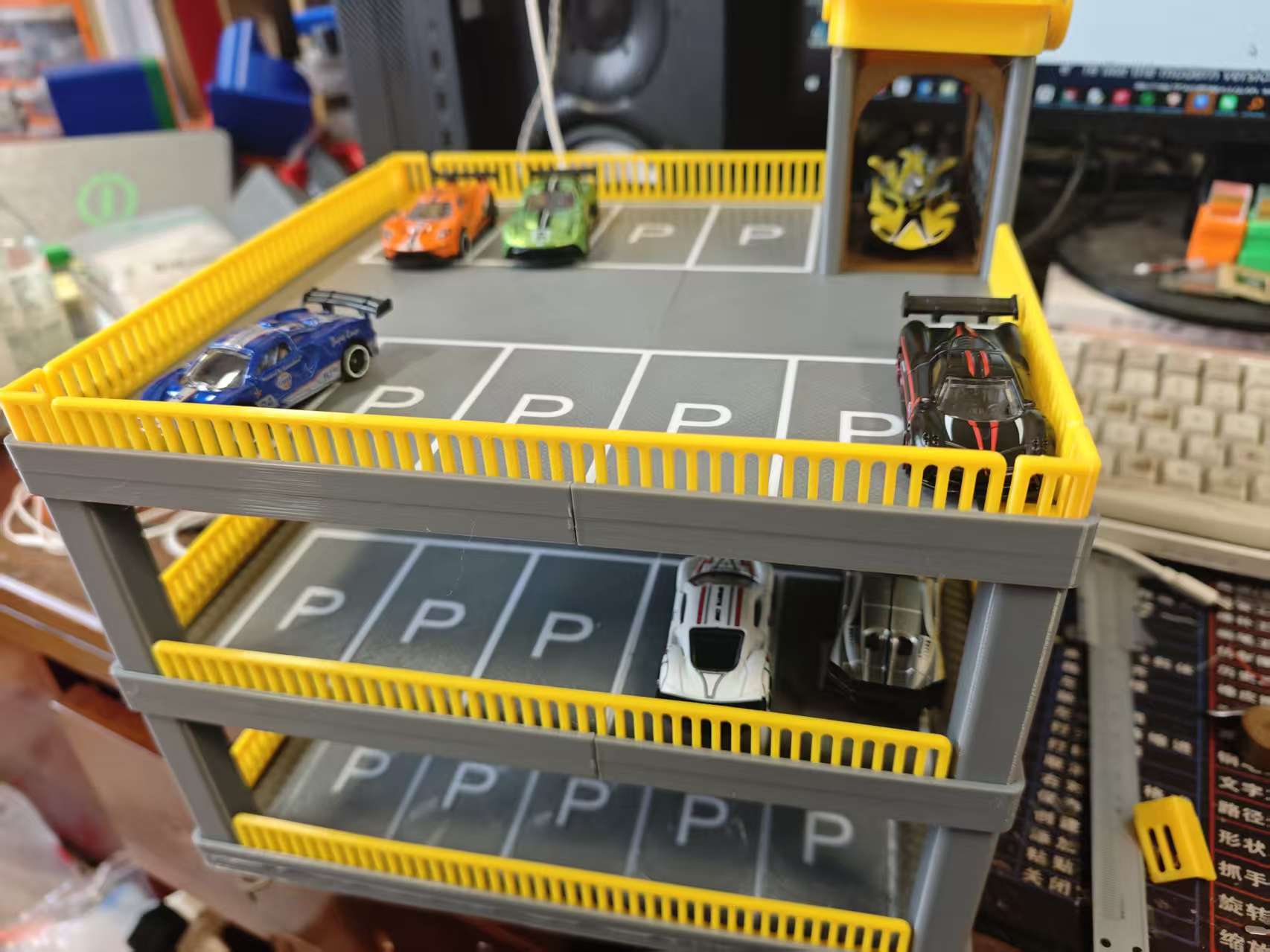 Miniatura 3 do modelo 3D 无限叠加的停车场大楼