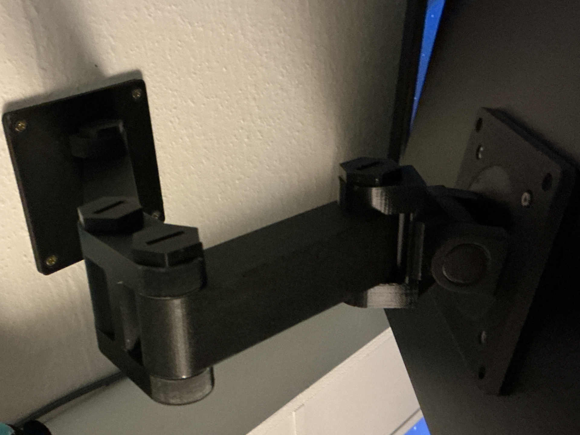 Monitorhalter Wandhalter Vesa 100 / 75 Kippbar