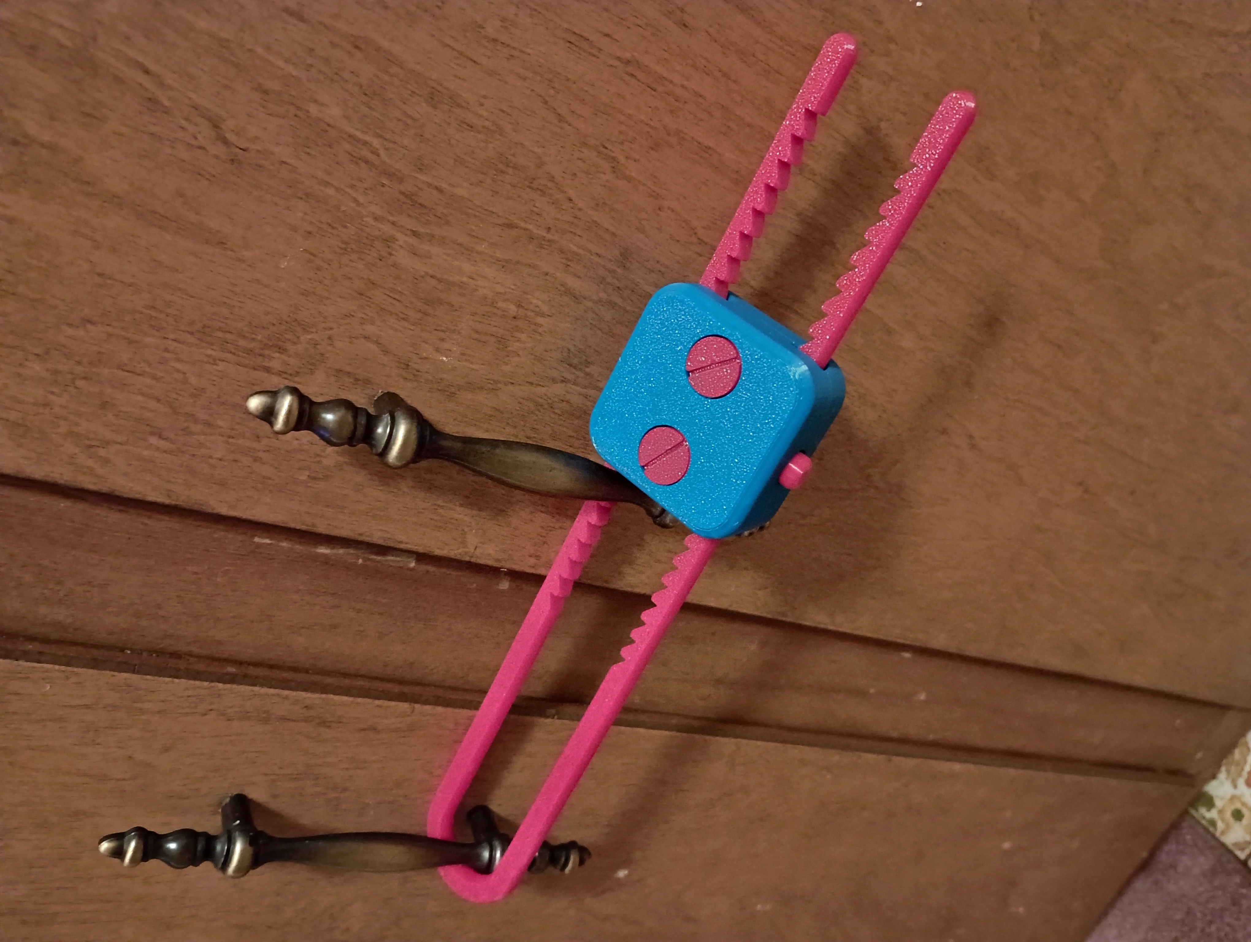 Miniatura 3 do modelo 3D Cabinet Latch / Lock