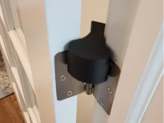 Hinge door wedge