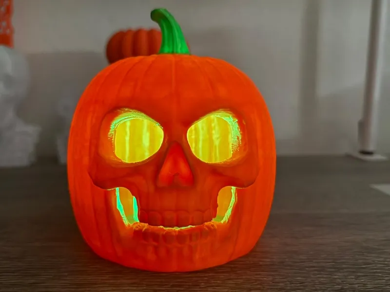 The illuminated pumpkin skull