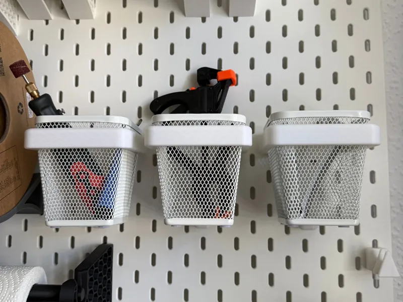 Skadis Halterung für IKEA DRÖNJÖNS Stiftebecher