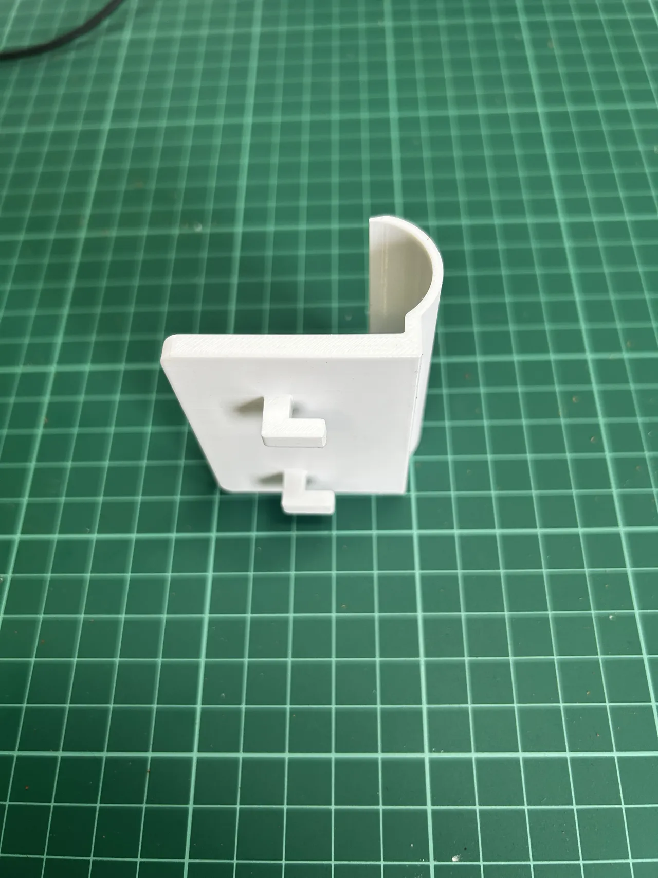 Skadis USB Hub Mount view 4