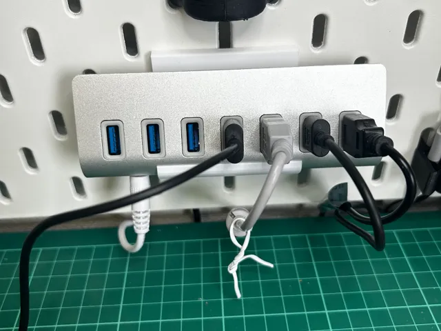 Skadis USB Hub Mount