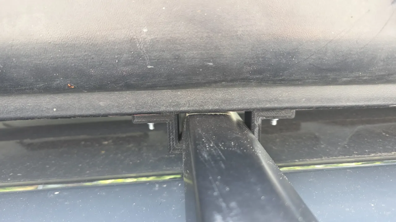 Dacia Jogger Universal Dachbox Halterugn view 3