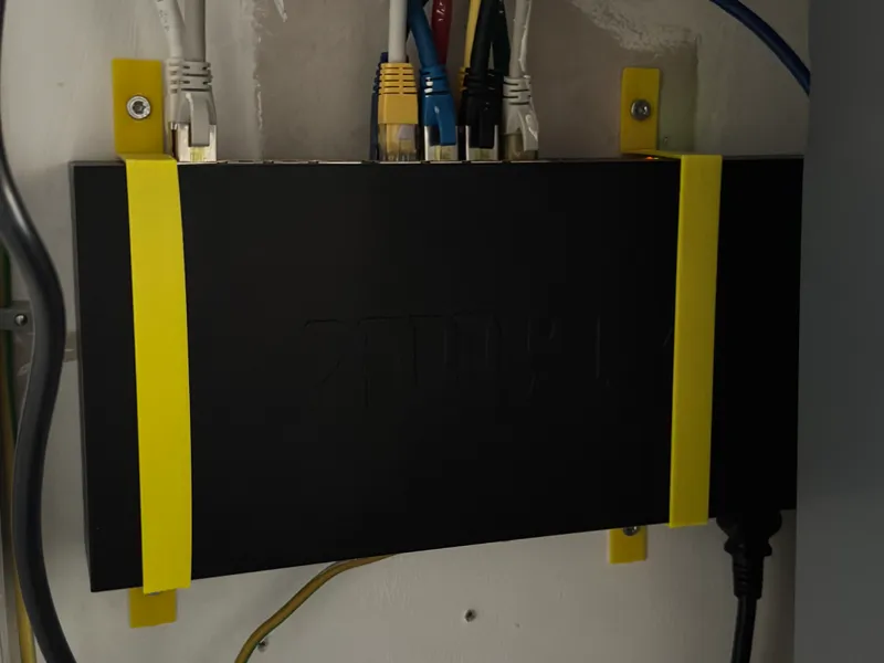 D-Link 16-Port Switch Wandhalterung / Wall Mount 