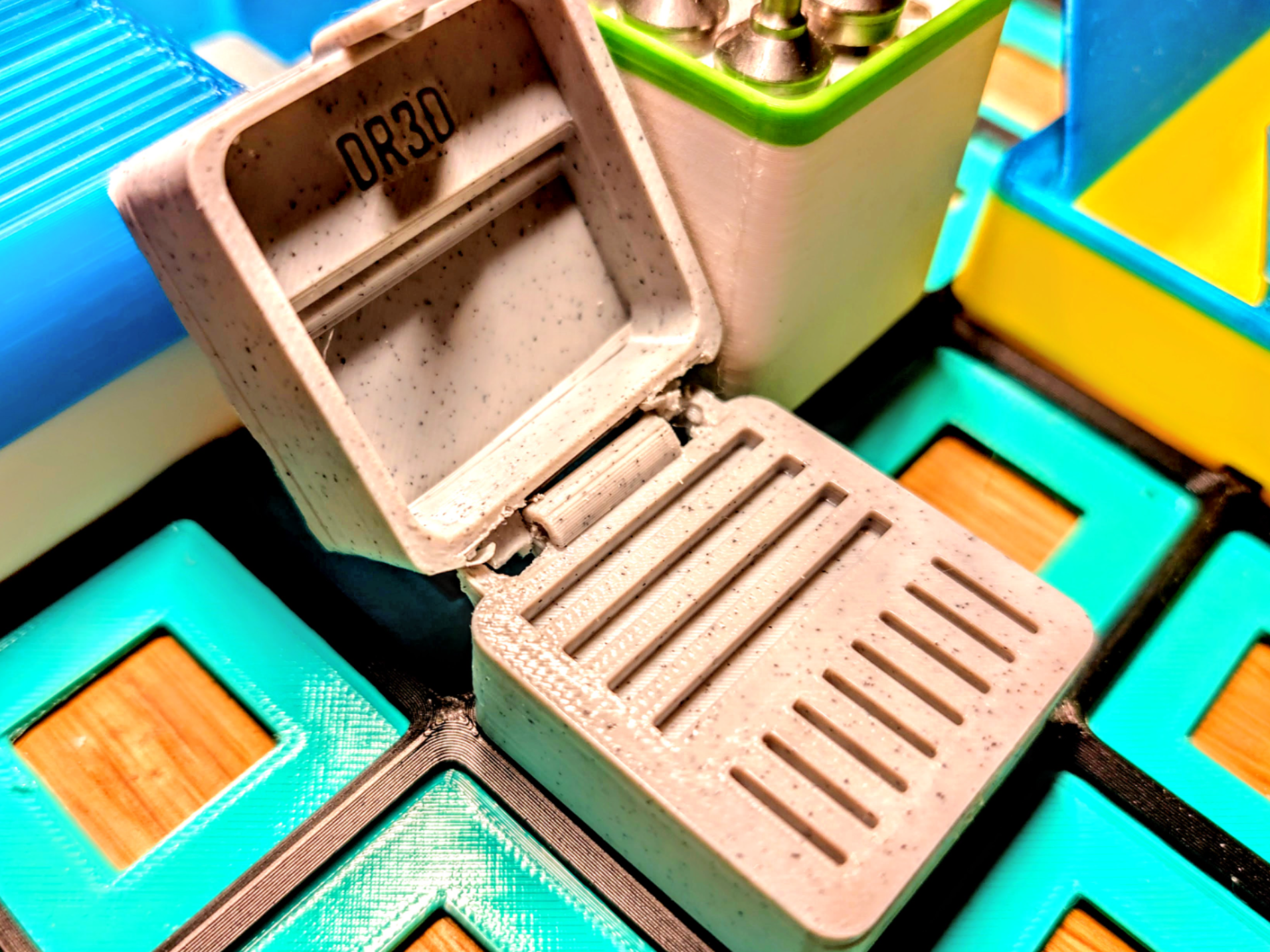 SD Card Container - Print in Place - Gridfinity 