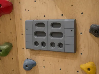 Solid finger climbing board