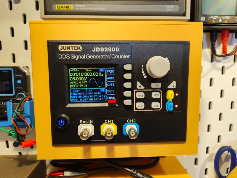 Skadis box for the JDS2800 Signaalgenerator