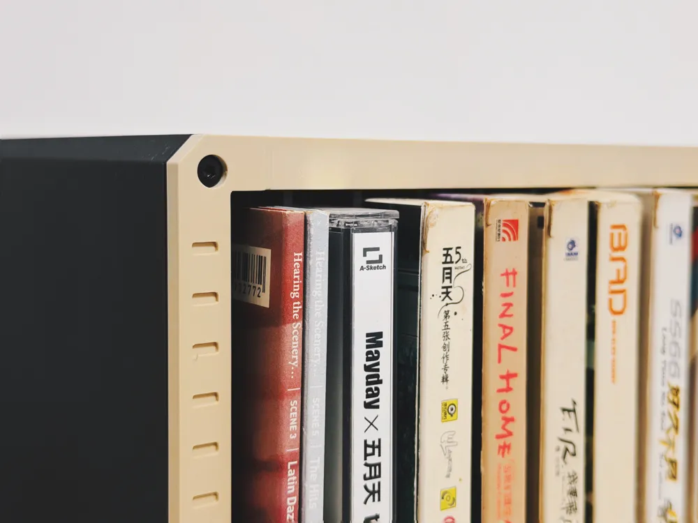 CD record storage rack supports horizontal and vertical placement in ...