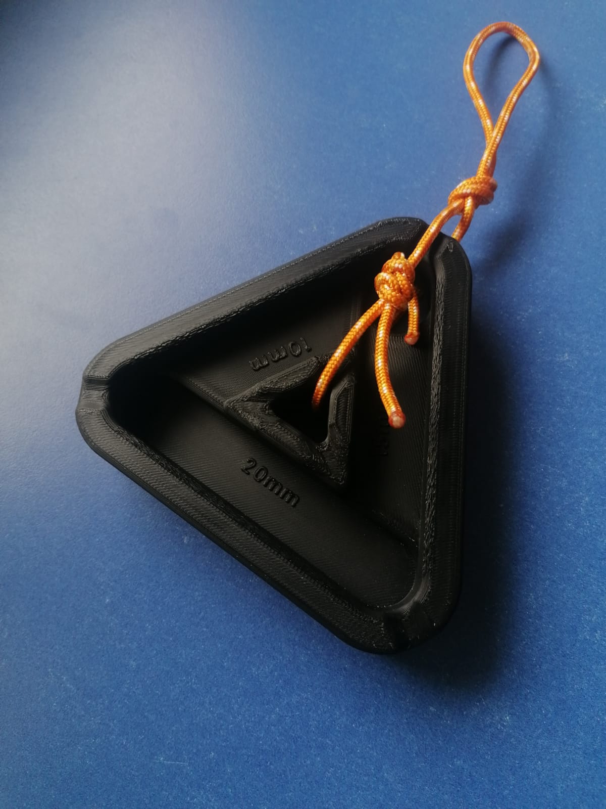 Miniatura 3 do modelo 3D Textured Triangle Hangboard
