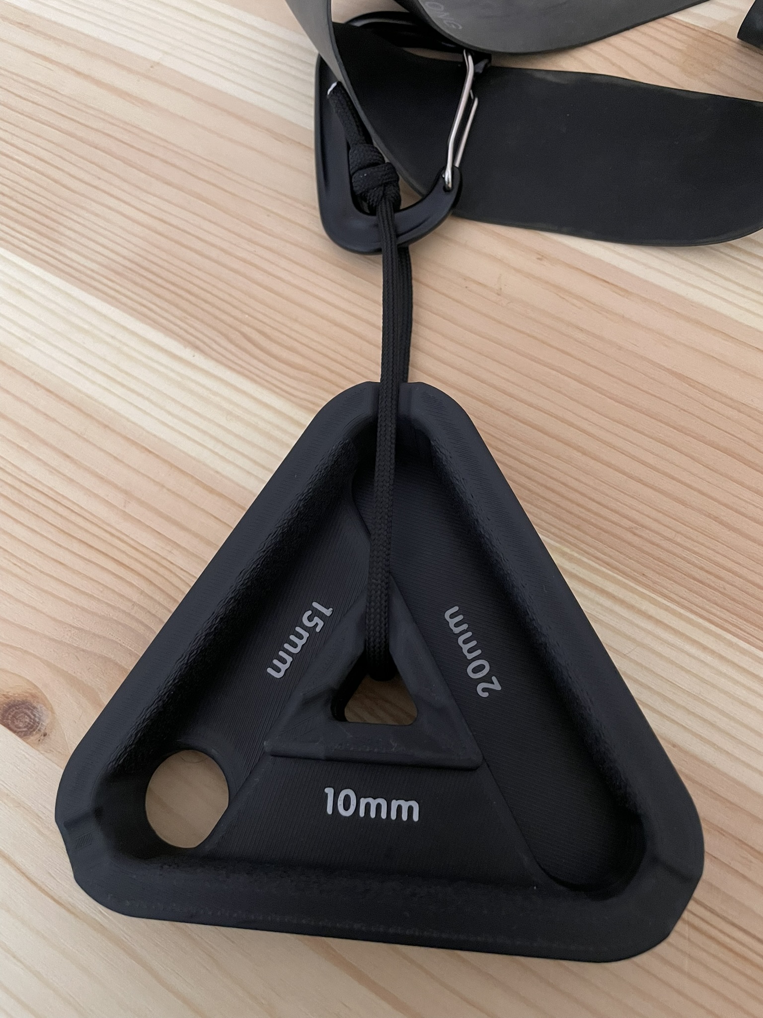 Miniatura 6 do modelo 3D Textured Triangle Hangboard