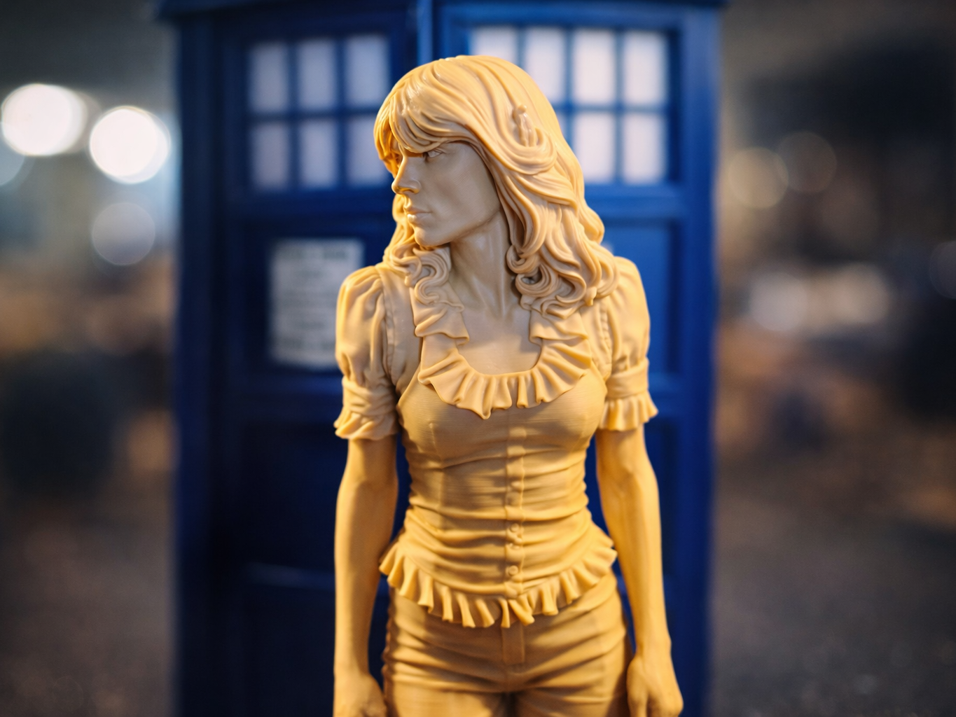 Sarah Jane Smith – Doctor Who – 1:10 Scale Figure