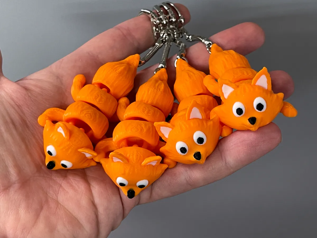 Cute Flexi Fox Keychain (Articulated) by EtienneP MakerWorld: Download Free 3D Models - 3D model önizlemesi