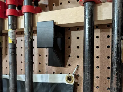 Shelf bracket pegboard - short and sturdy