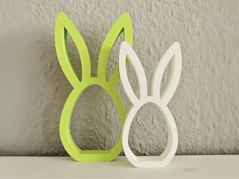 Minimalistische Osterdeko: Hase mit Ei-Silhouette