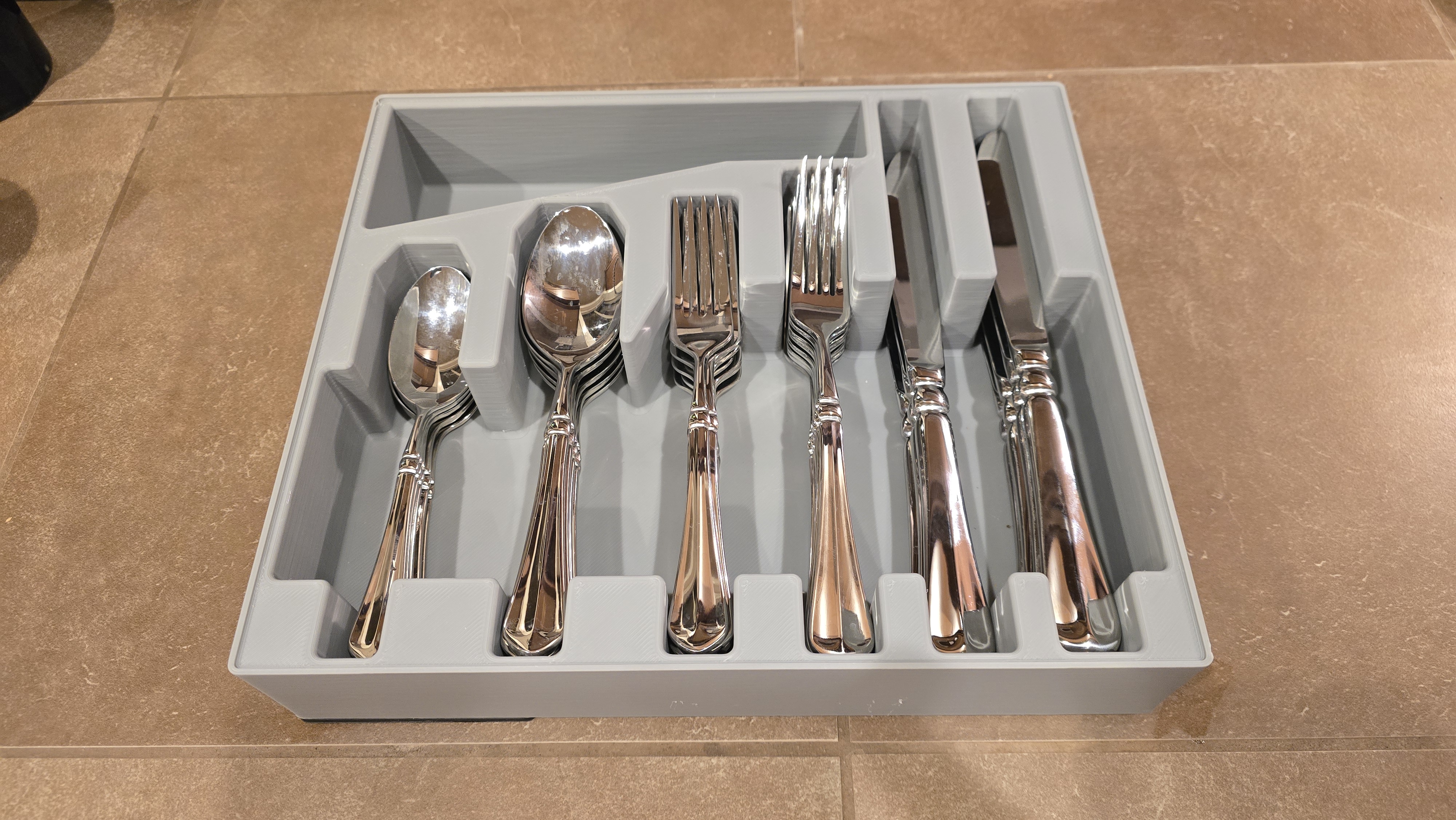 Miniatura 1 do modelo 3D Gridfinity Kitchen Silverware Holder