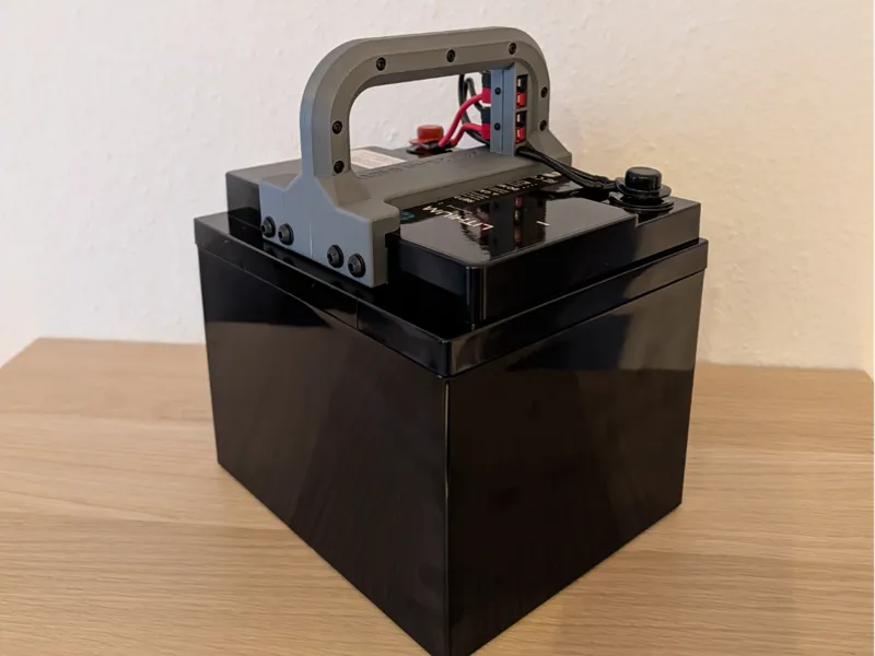 Renogy 24V 25Ah battery handle