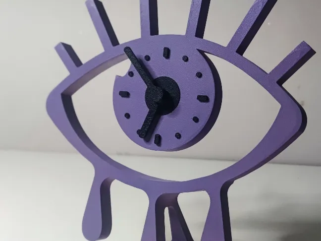 Eye cool desk clock
