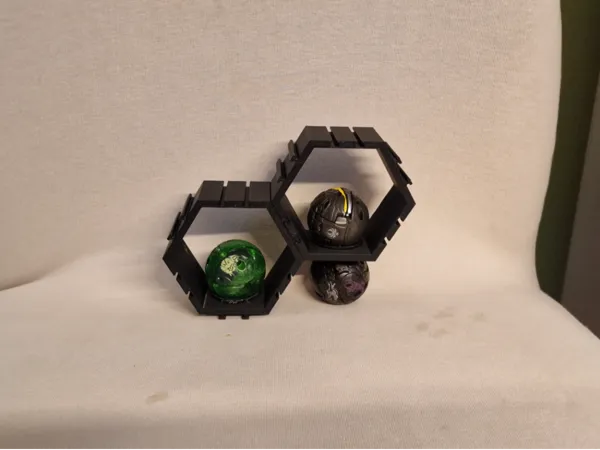 Présentoir nid d'abeille pour Bakugan