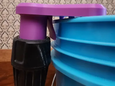Bucket dust extractor with Dewalt Airlock