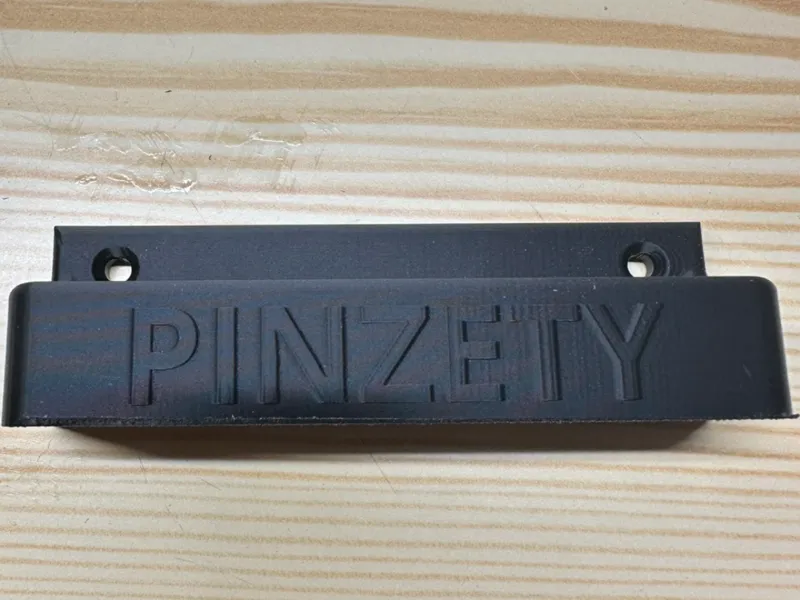 Jednoduchý držák na pinzety.