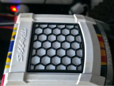 Traxxas Maxx roof plate