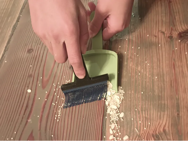 Mini Broom & Dustpan - Cleans a mess quick!