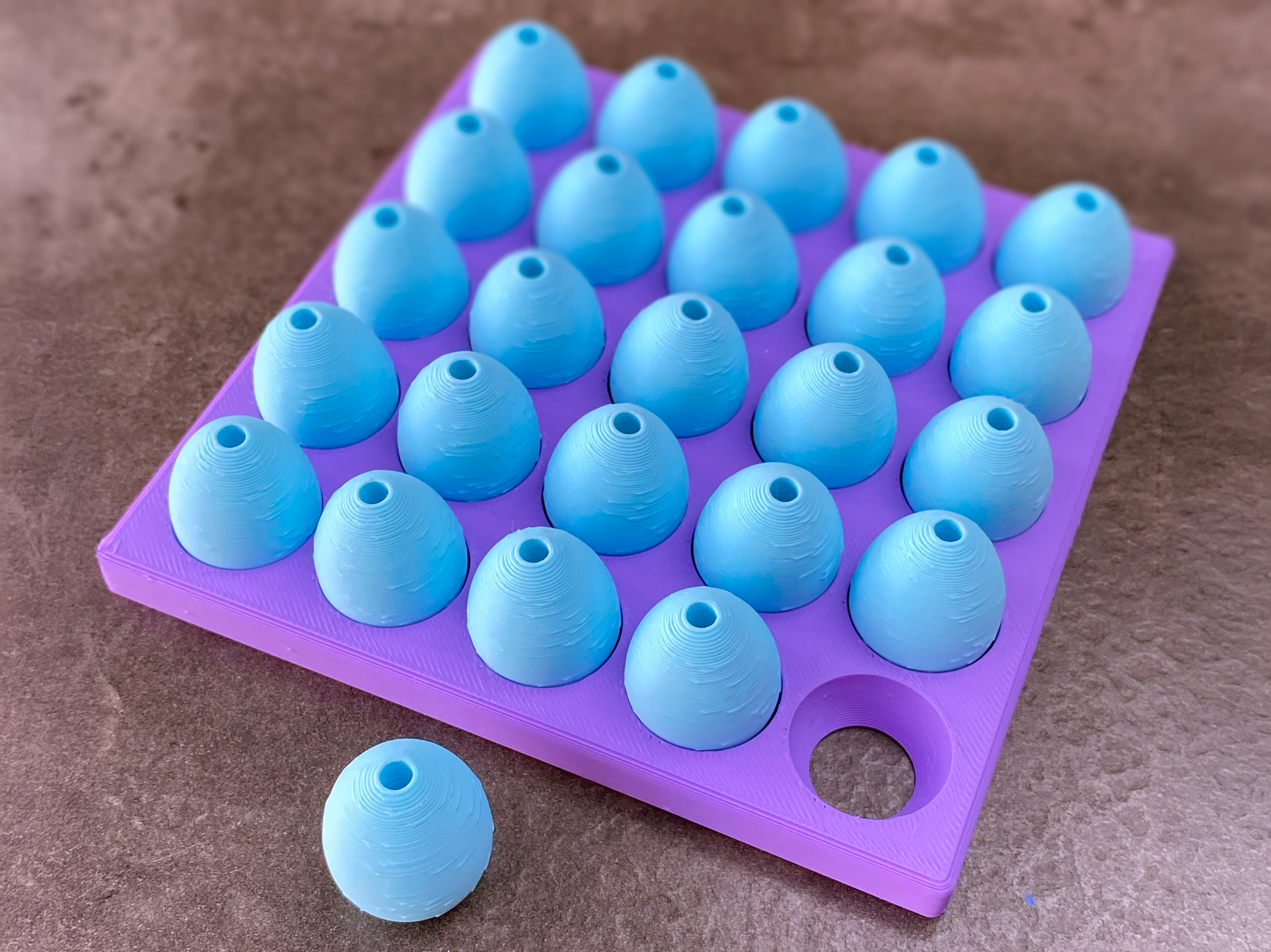25 Mini Easter Eggs + Tray – Hide & Seek