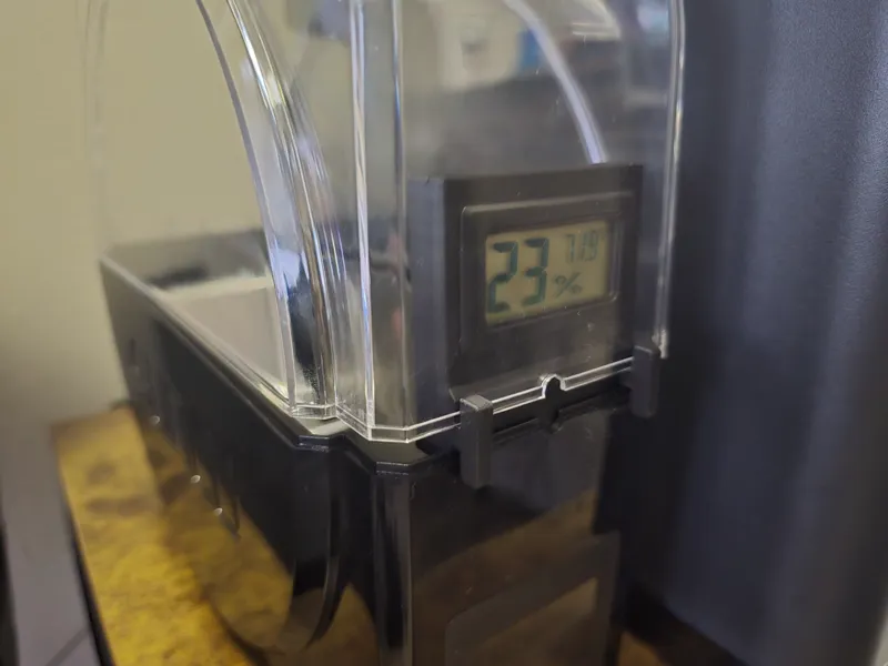 Sunlu S1 hygrometer holder and lid opener