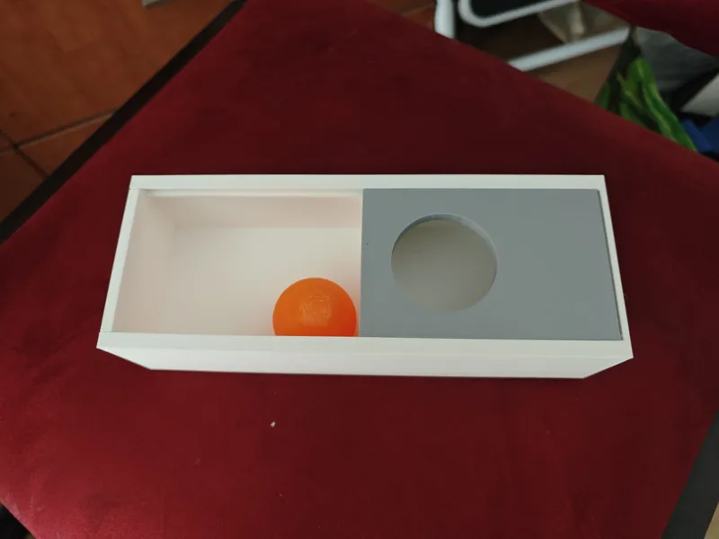 Permanence box with sliding lid