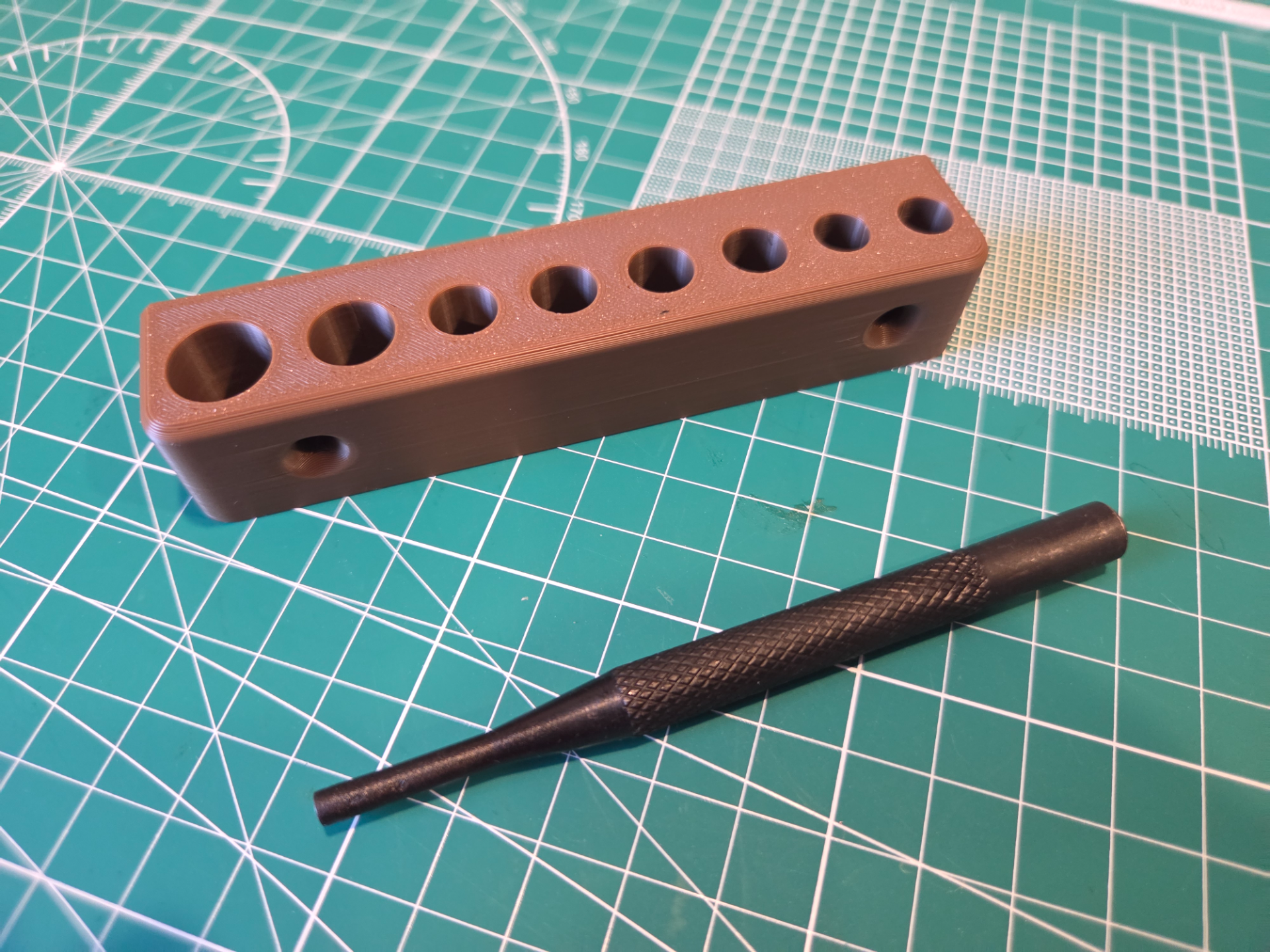 Wall Bracket for HF Pin Punch Set (93424)