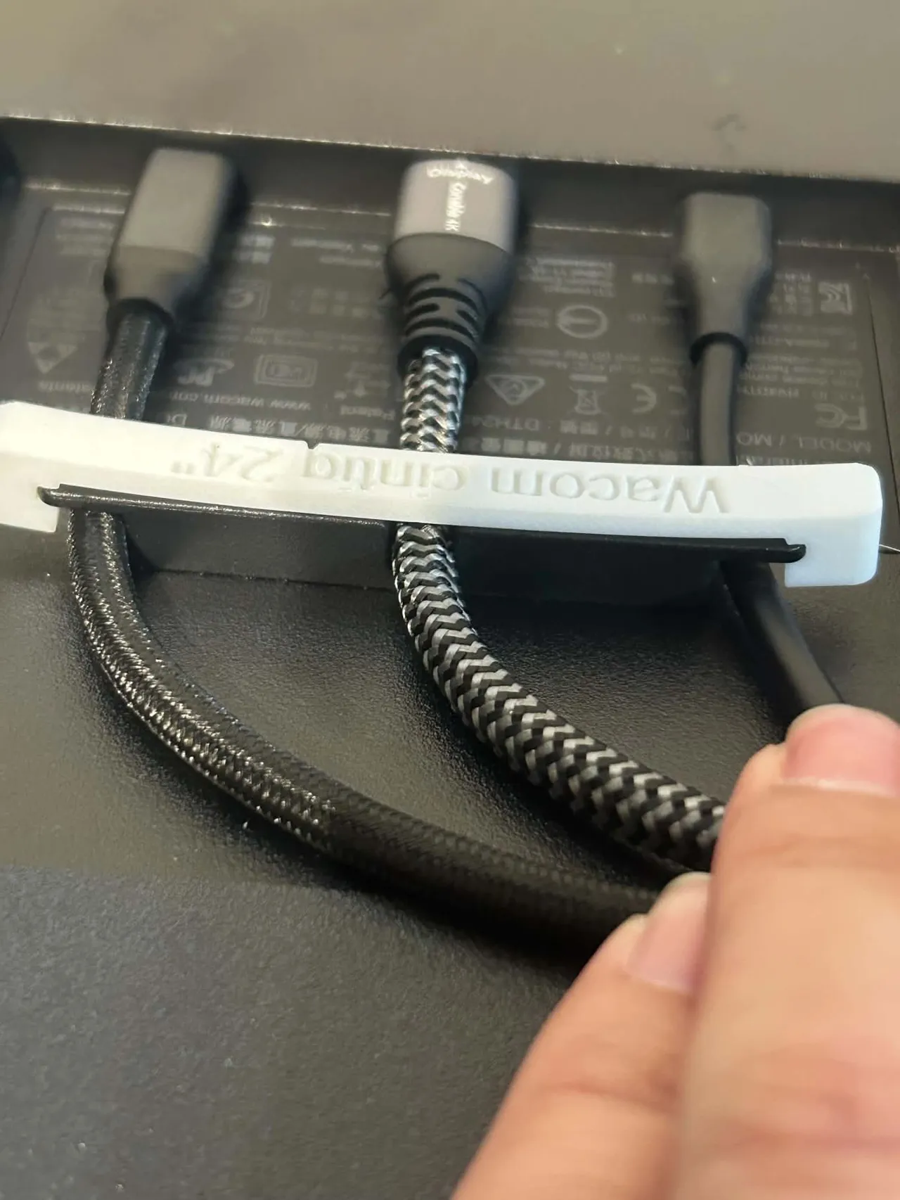 Wacom Clintiq 24 touch wire support view 2
