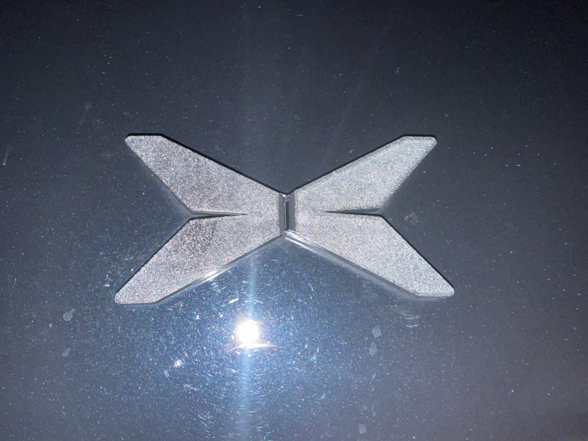 Miniatura 1 do modelo 3D 新款小鹏LOGO车标覆盖件