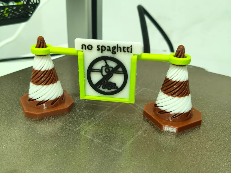 三角錐可替換告示牌套組Traffic Cones & Versatile Barricade