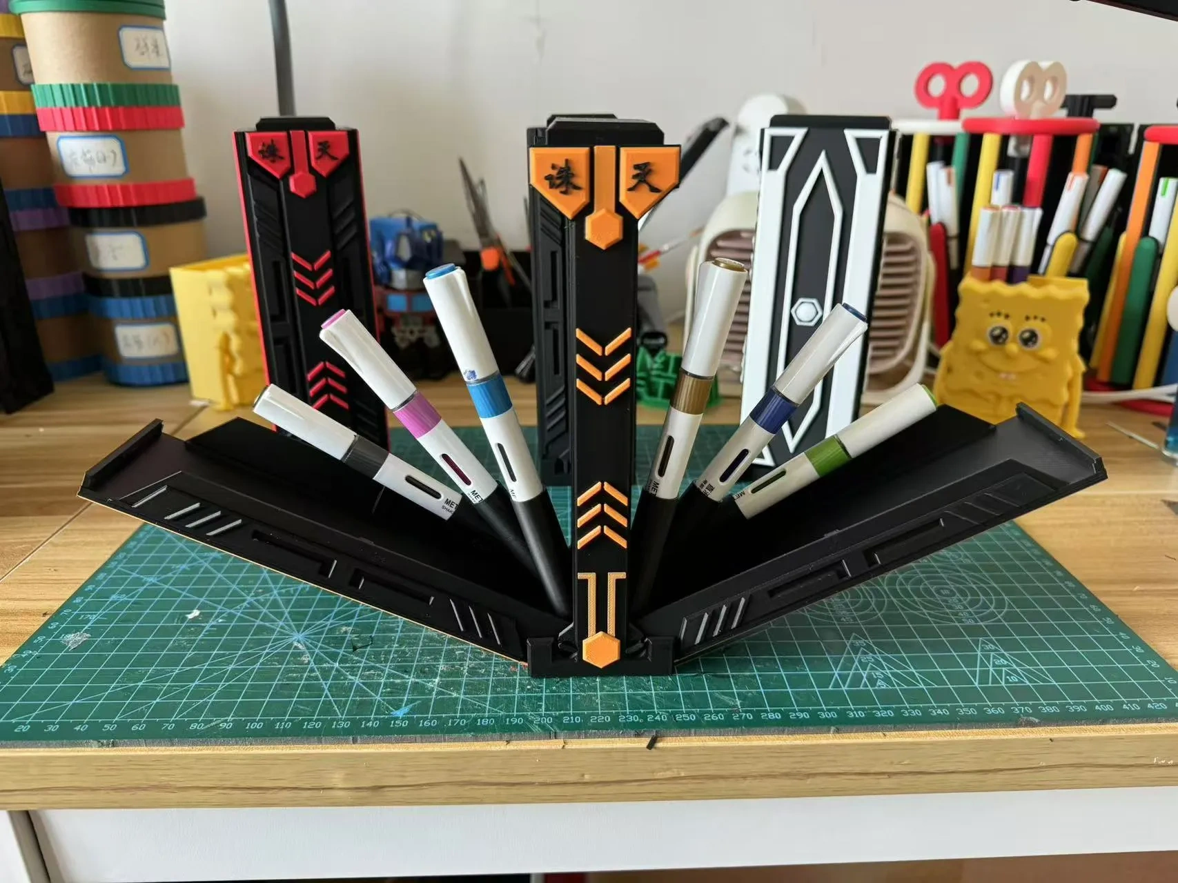 Miniatura 1 do modelo 3D 按压打开剑匣笔盒笔筒