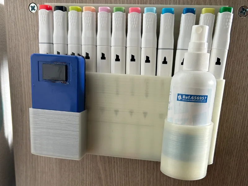 Whiteboardmarker+ Sprühzeug und Schwammhalter