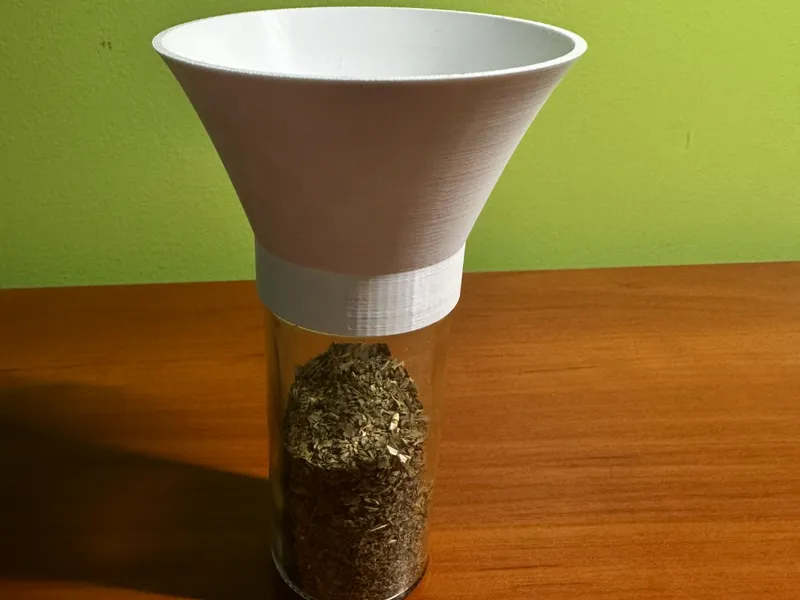 Funnel for pouring spices