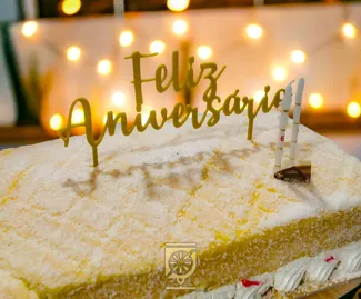 Mensagem "Feliz Aniversário" para bolos