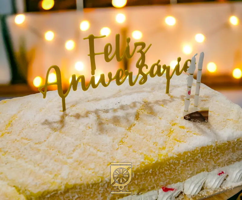 Mensagem "Feliz Aniversário" para bolos